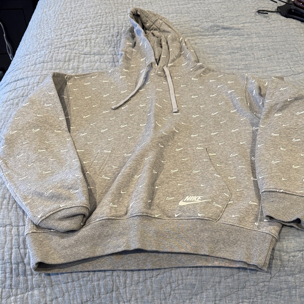 Nike Heather Gray Men's Hoodie with Logo Pattern